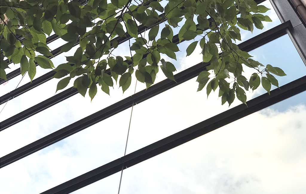 烏山お茶の水ビルの外観