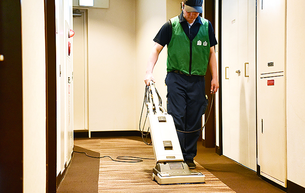 カーペットのバキューミング