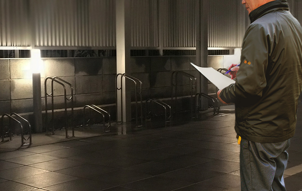 マンションの夜間巡回